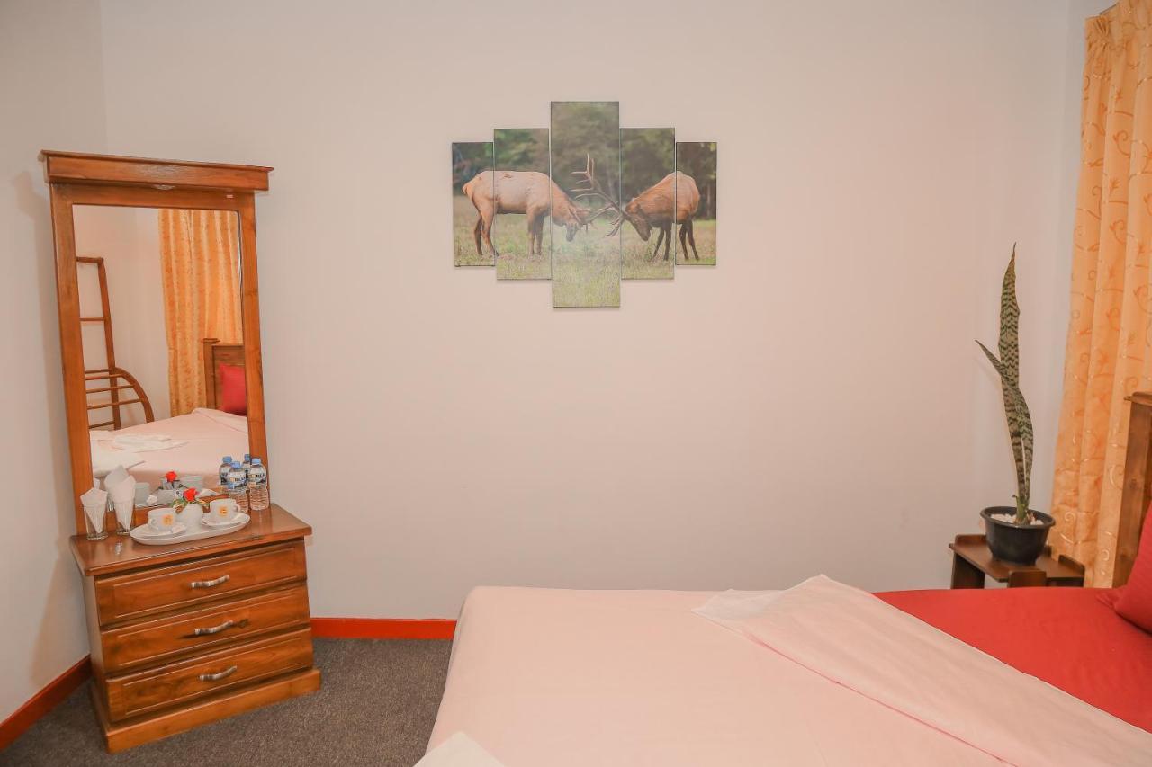 Royal Guest Hotel Inn นูวาราเอลิยา ภายนอก รูปภาพ
