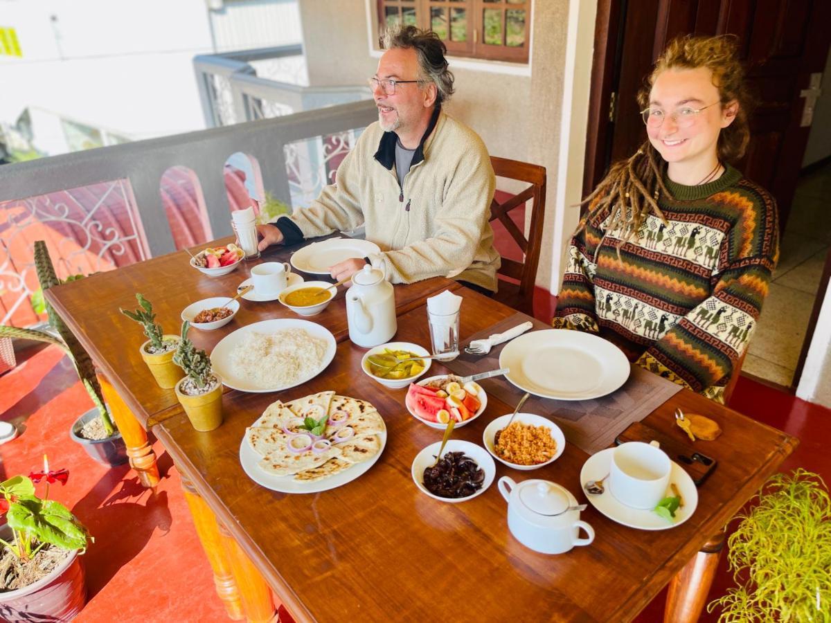 Royal Guest Hotel Inn นูวาราเอลิยา ภายนอก รูปภาพ